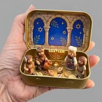 1 set of Hanukkah figurines