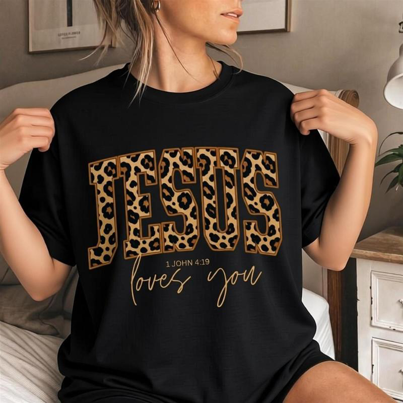 Women's Heart Graphic T-Shirt, Casual Oversized Fit Shortsleeve Top in ❤️