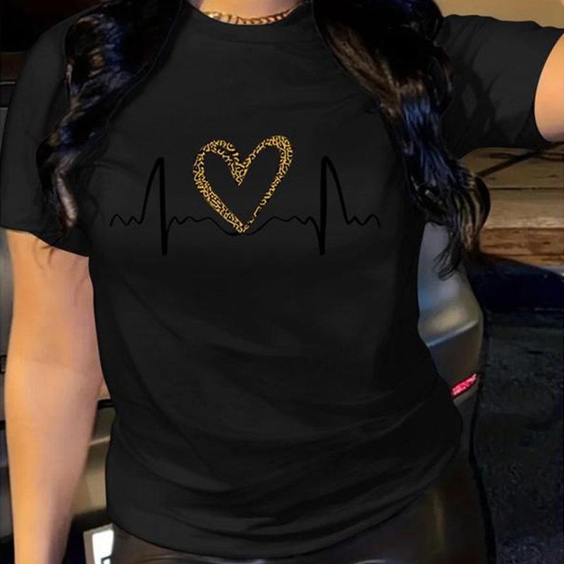 Women's Heart Graphic T-Shirt, Casual Oversized Fit Shortsleeve Top in ❤️