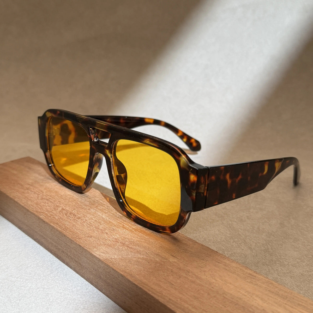 Stylish Aviator Sunglasses for Men and Women , Trendy Rectangle, Fashionable Design, Perfect😎