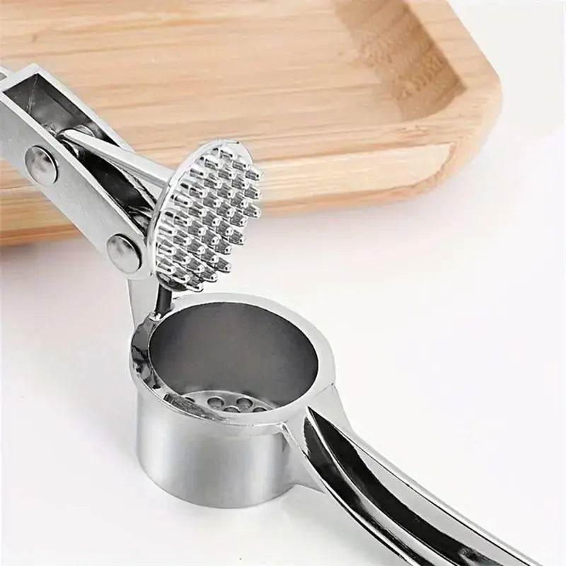 Stainless Steel Garlic Press, Heavy Duty Manual Garlic Crusher Tool🧄
